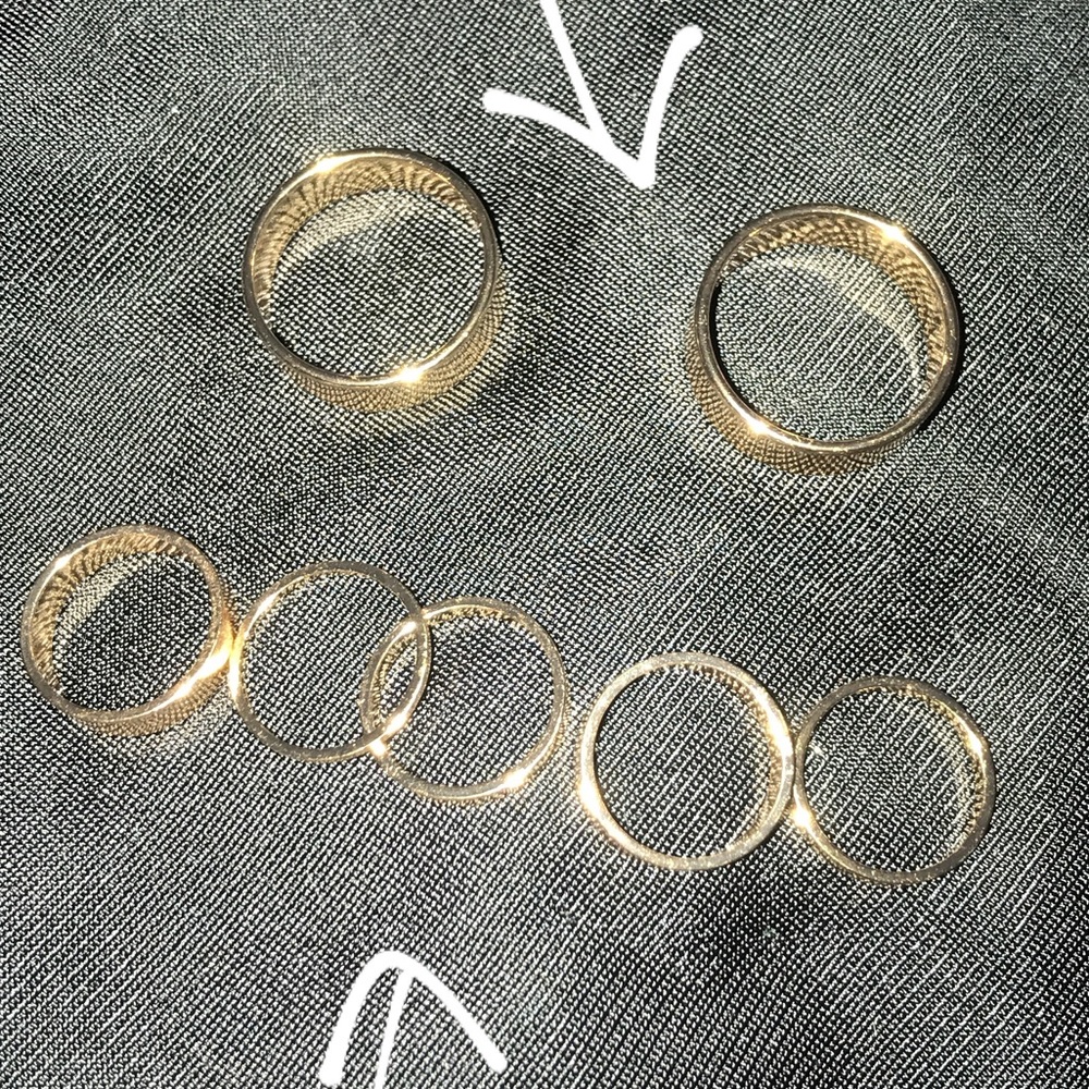 SET OF 7 GOLD RINGS NEVER WORN